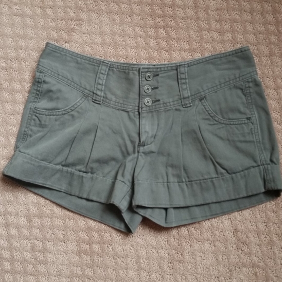 Perfect Summer Shorts - Picture 1 of 3